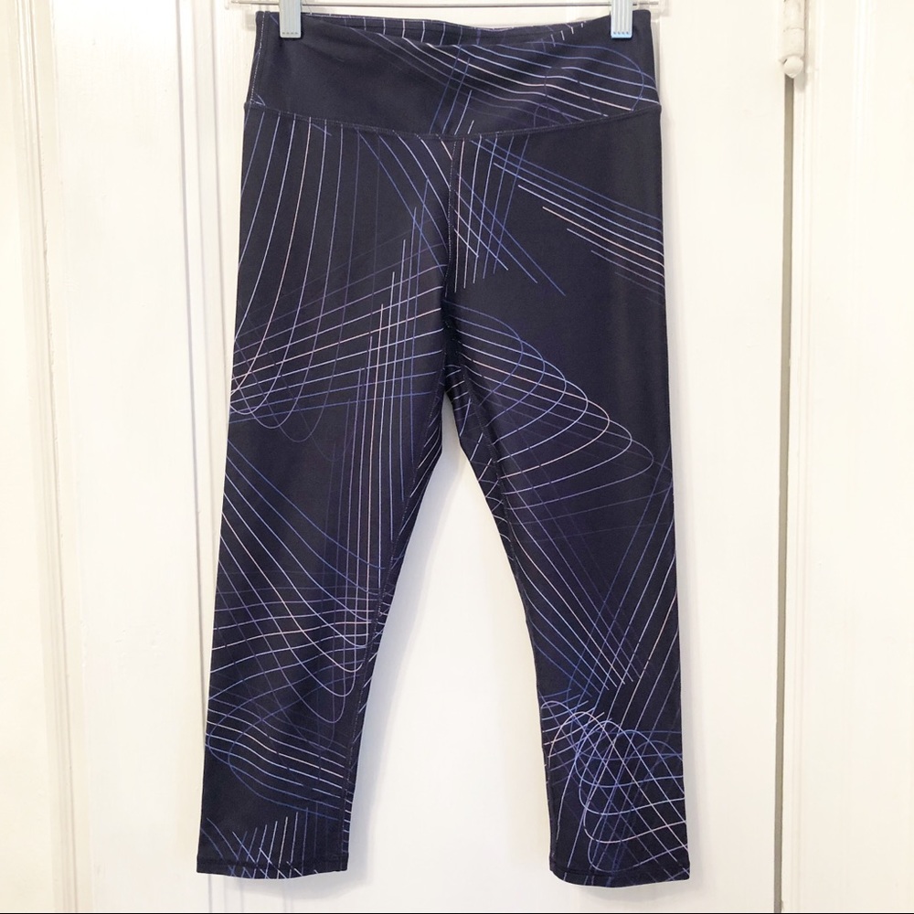 Fabletics cropped workout leggings purple blue print size XS